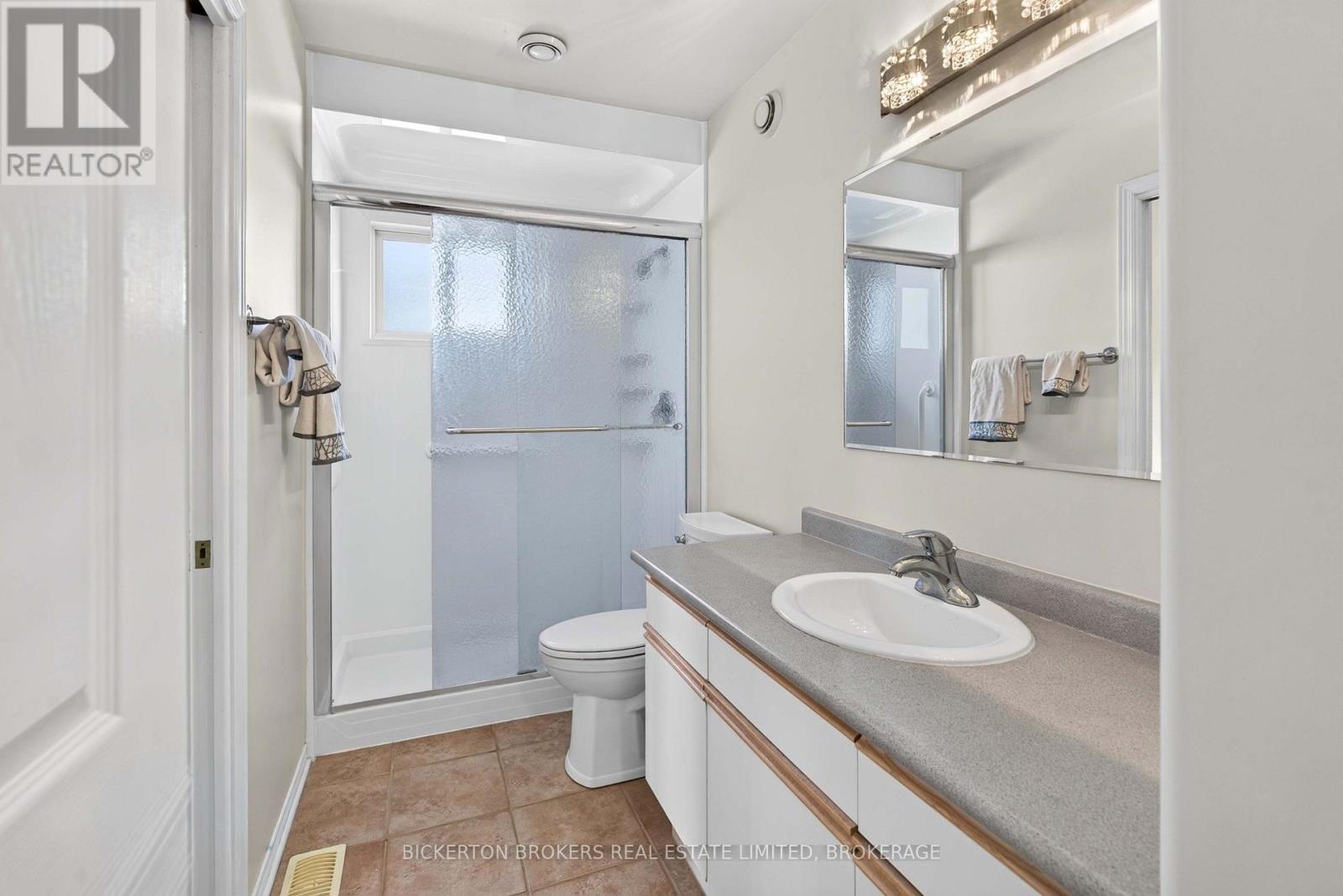 354 OAK STREET, Gananoque — photo 10