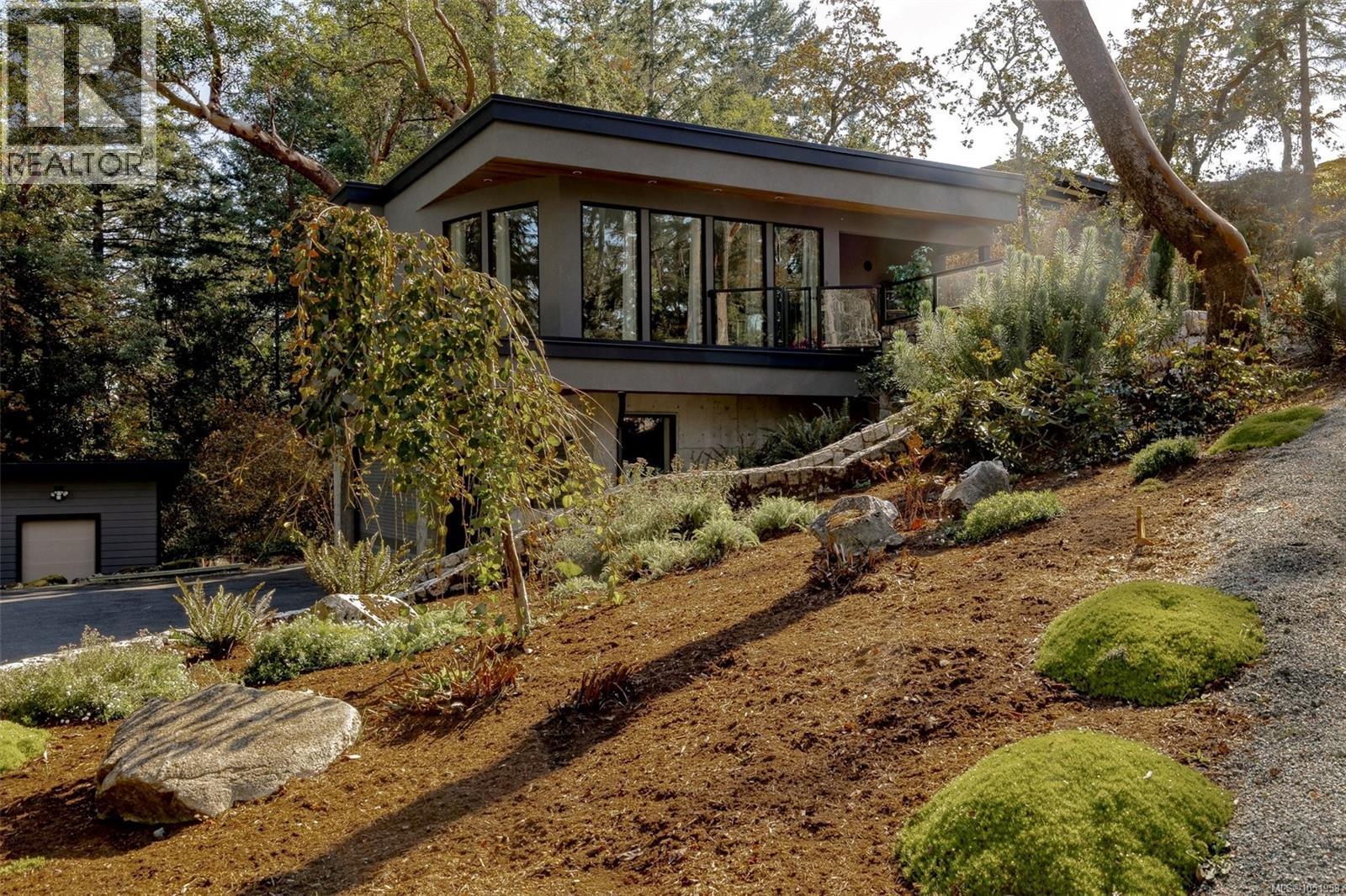  8074 McPhail Road, Central Saanich