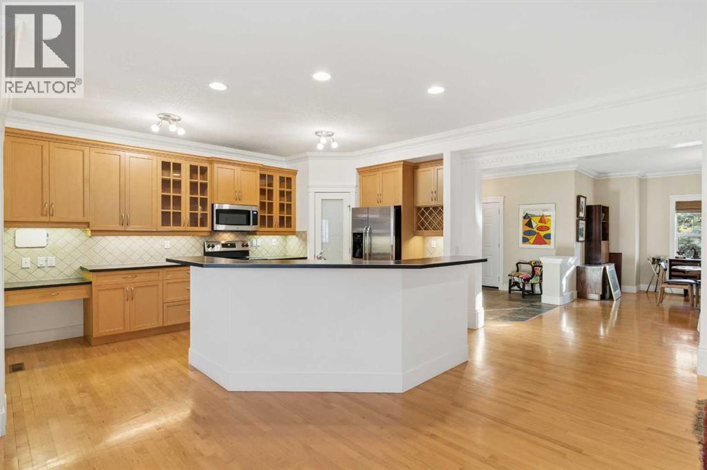 4661 20 Street SW photo 6