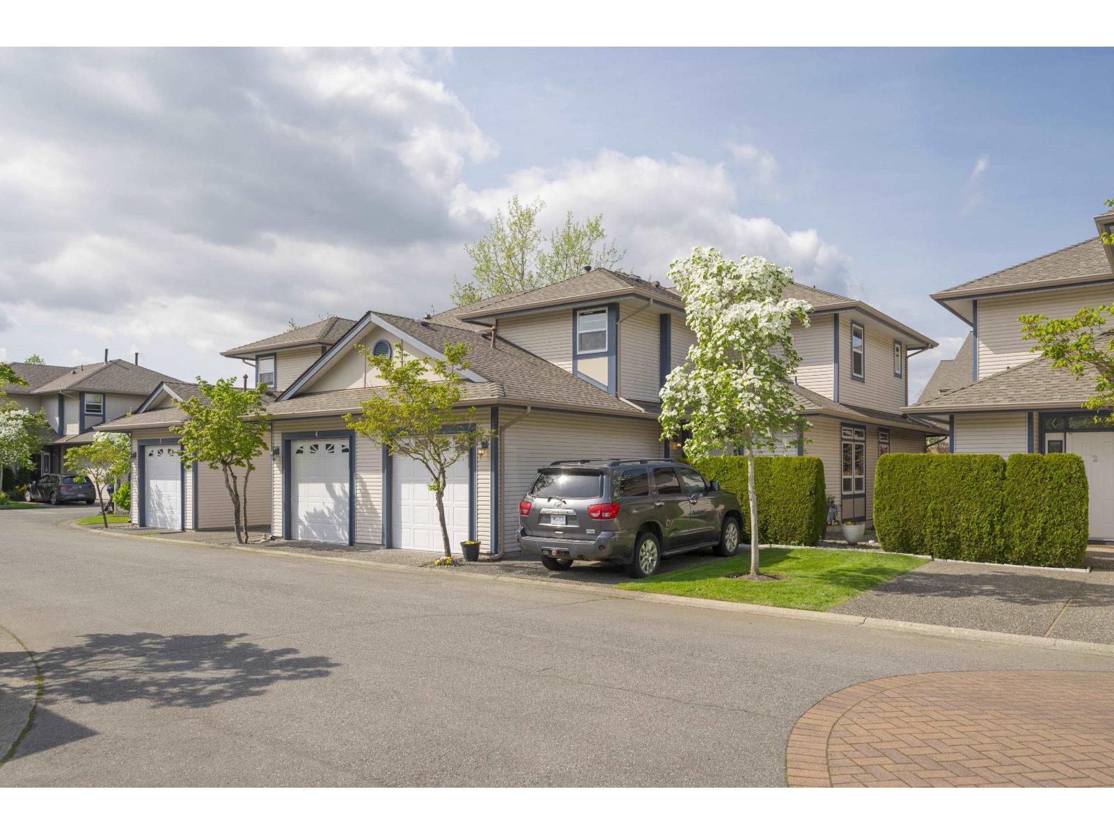 Photo of 3 4725 221 STREET 39
