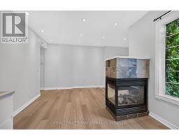 Foyer - 3 - 21 West Avenue S, Hamilton, ON L8N2S2 Photo 6