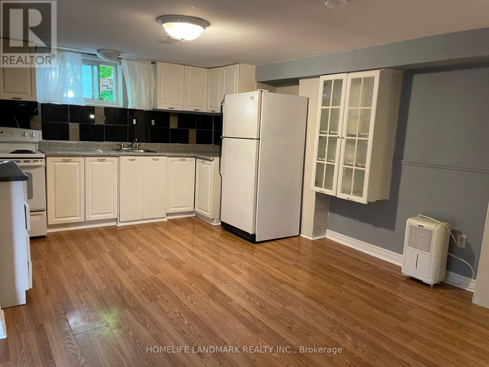 BSMT - 265 ELGIN MILLS WEST ROAD, Richmond Hill (Mill Pond) — photo 4