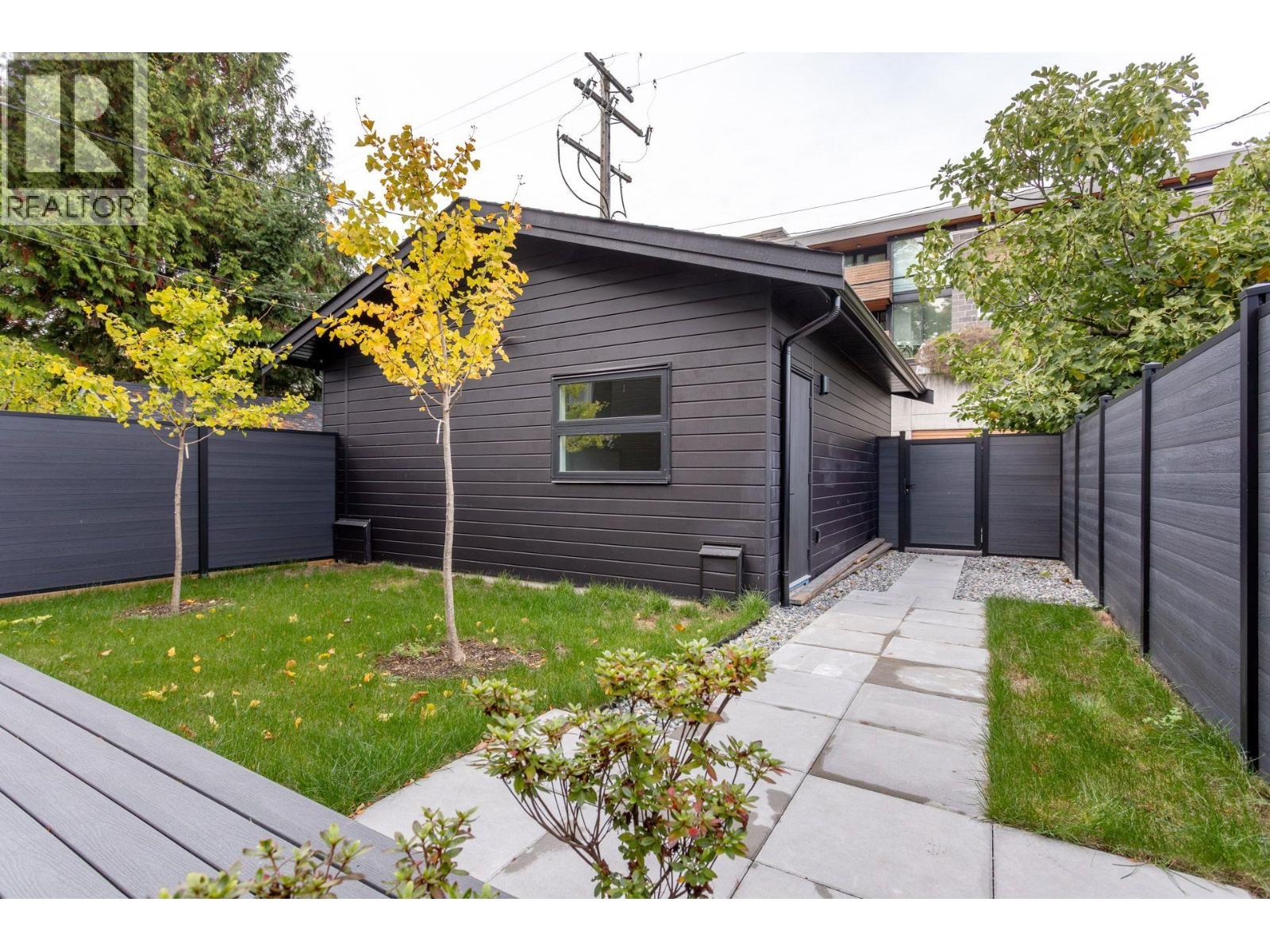 Photo of 2 3315 W 10TH AVENUE 22