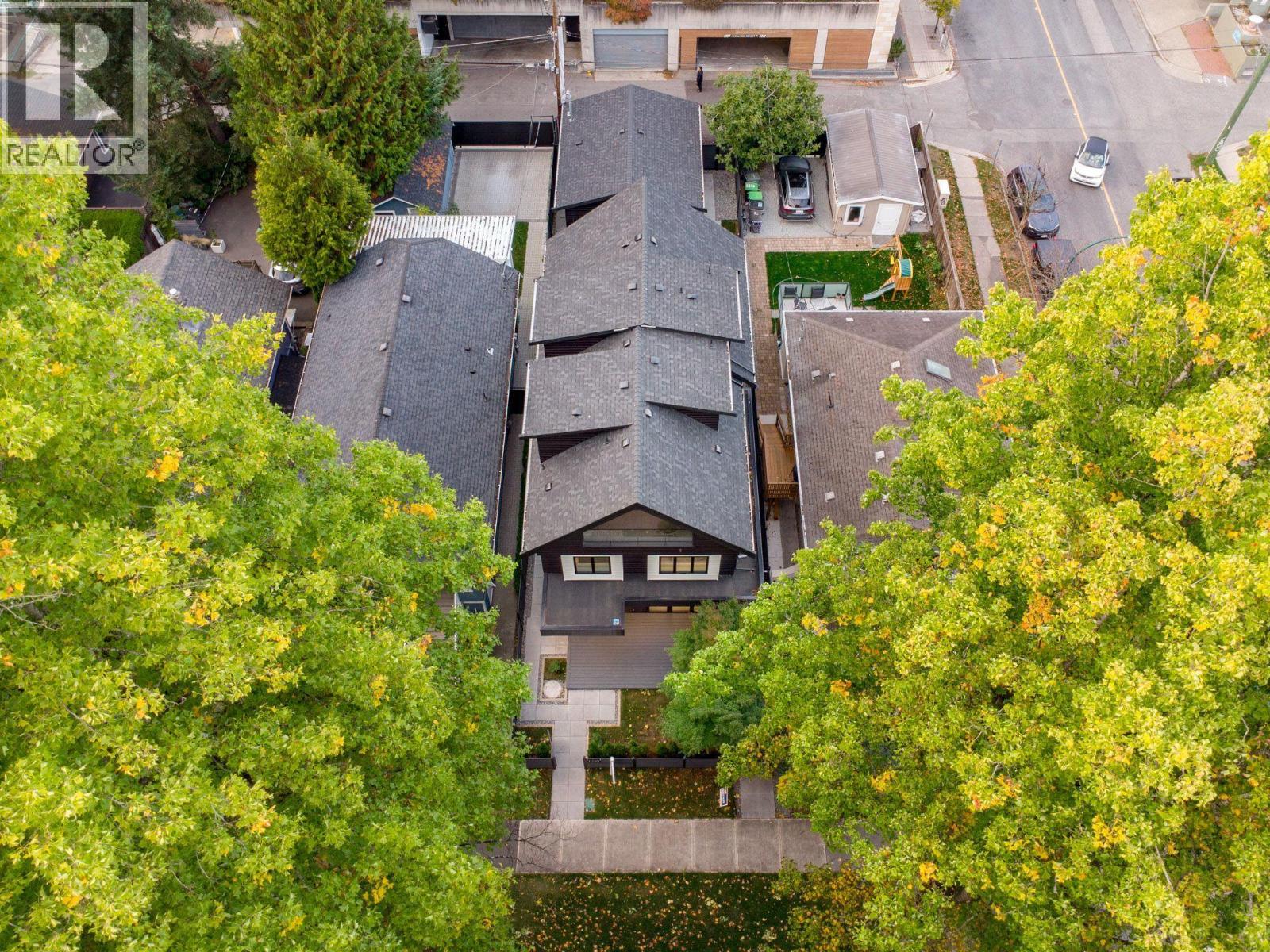 Photo of 2 3315 W 10TH AVENUE 31