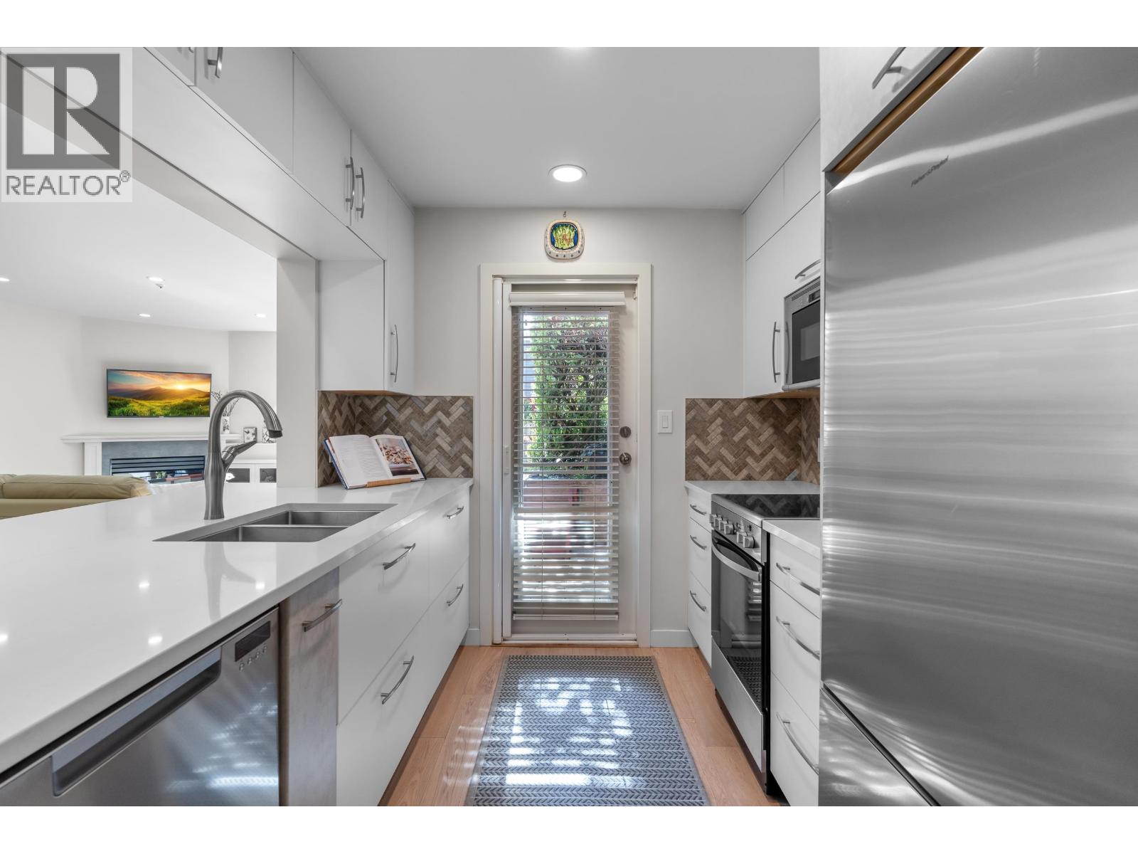 Photo of 112 8450 JELLICOE STREET 11
