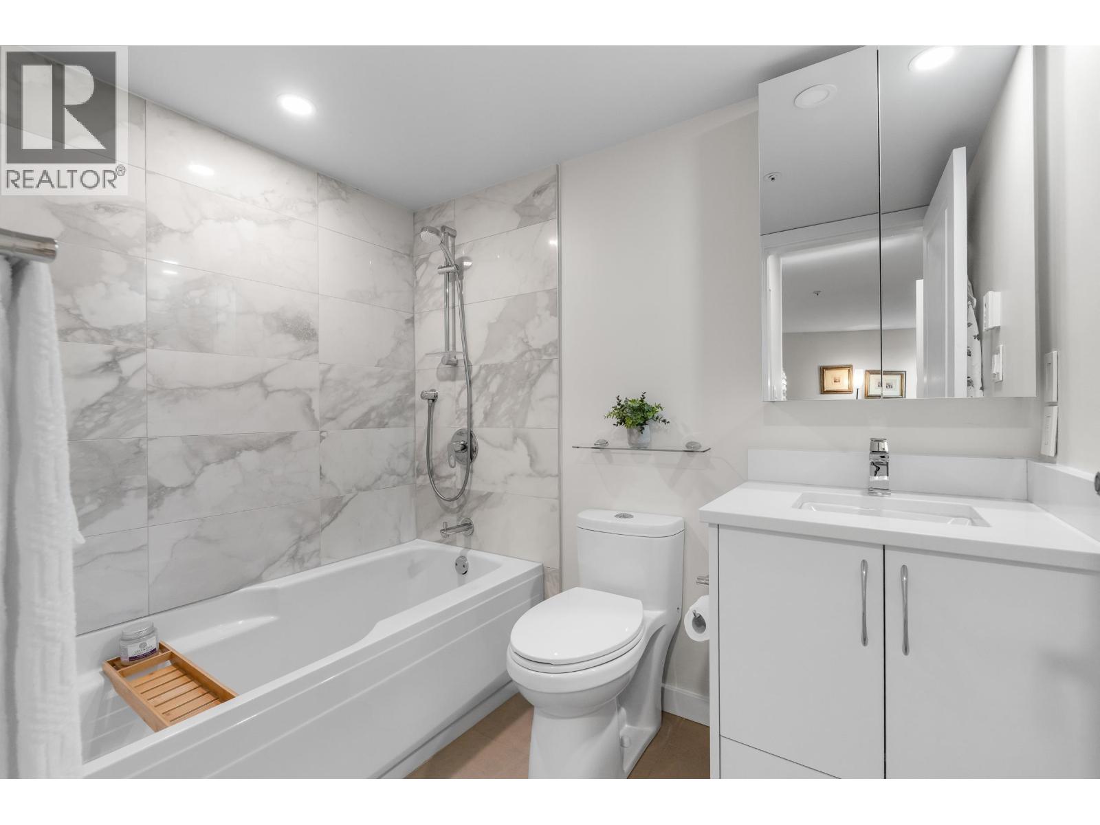 Photo of 112 8450 JELLICOE STREET 17