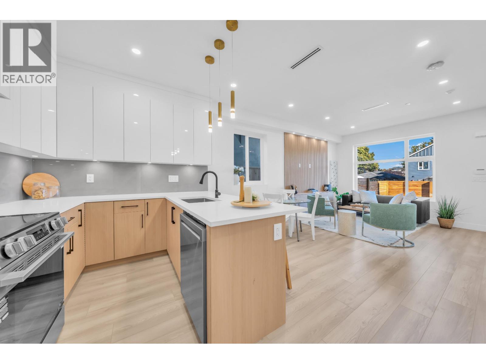 Photo of 1 4587 KNIGHT STREET 10