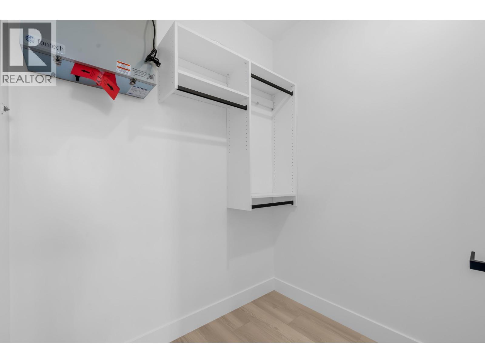 Photo of 1 4587 KNIGHT STREET 16