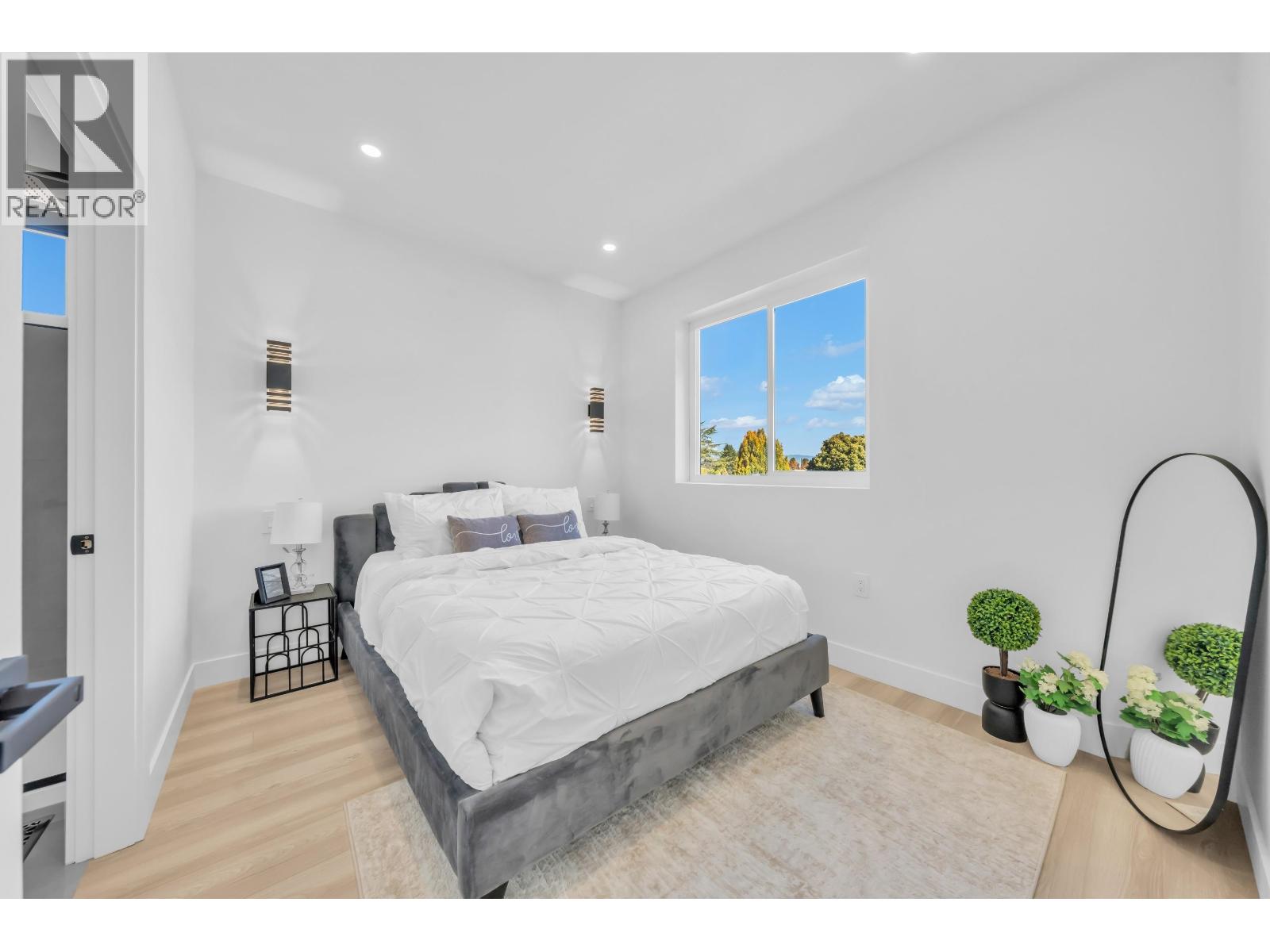 Photo of 1 4587 KNIGHT STREET 25