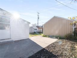 1034 Boyd Avenue, Winnipeg, MB R2X1A1 Photo 31