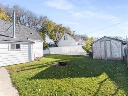 1034 Boyd Avenue, Winnipeg, MB R2X1A1 Photo 43