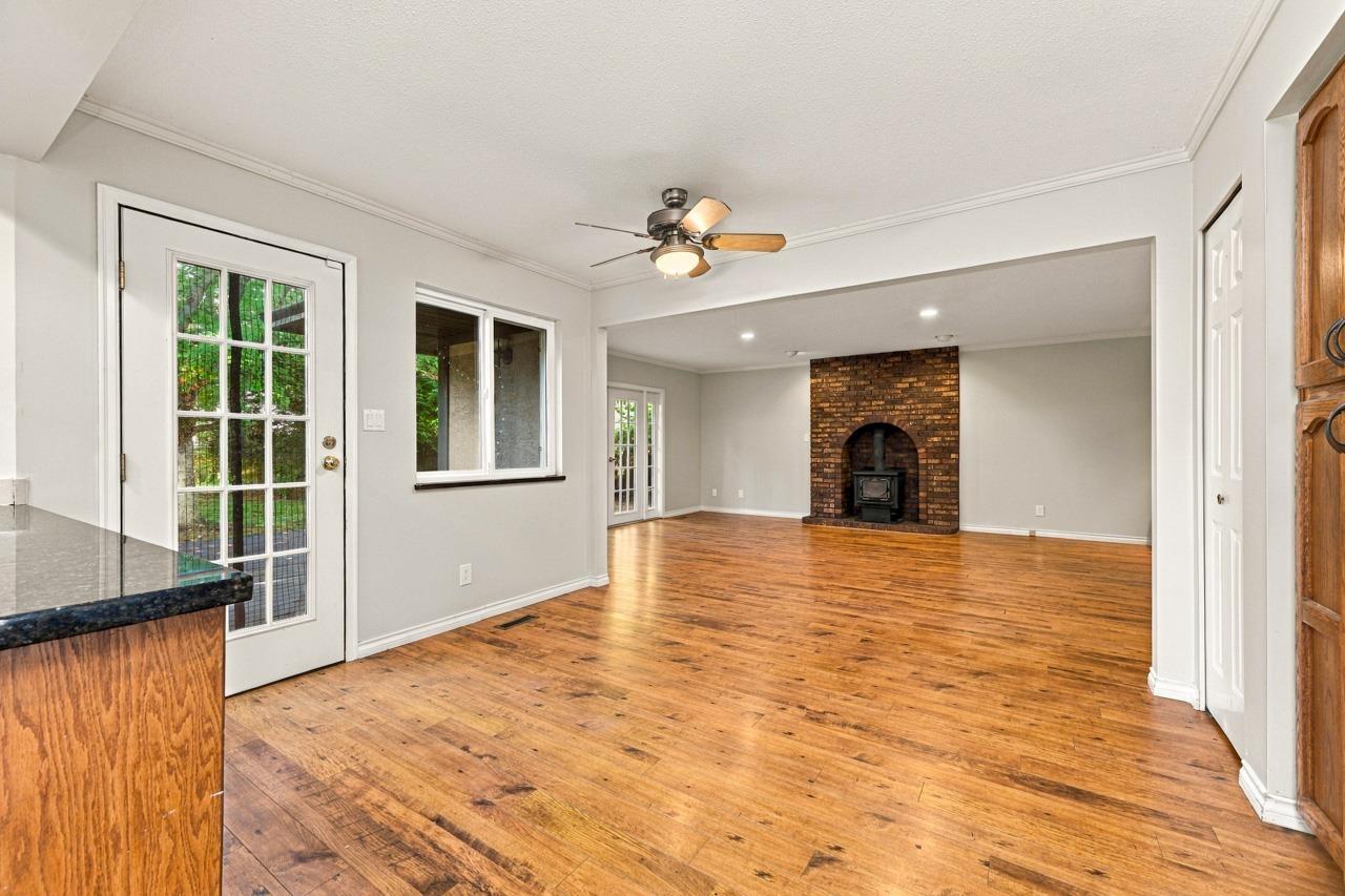 Photo of 1855 134 STREET 11