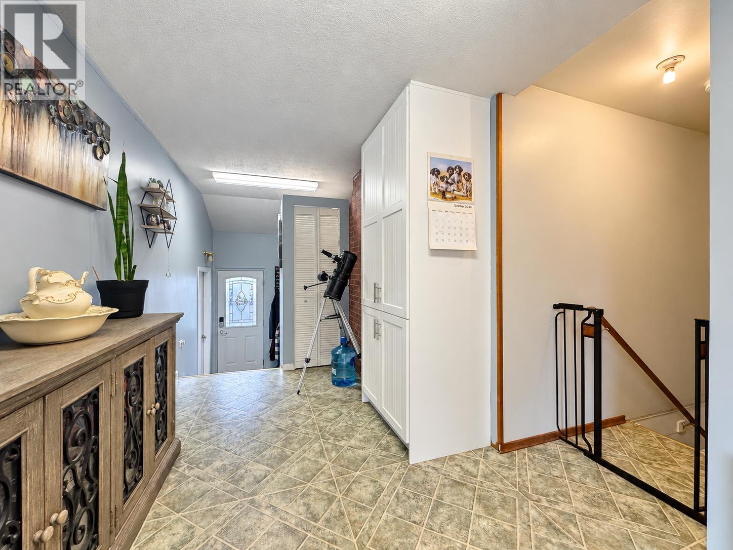 4075 FOURTH AVENUE - 17
