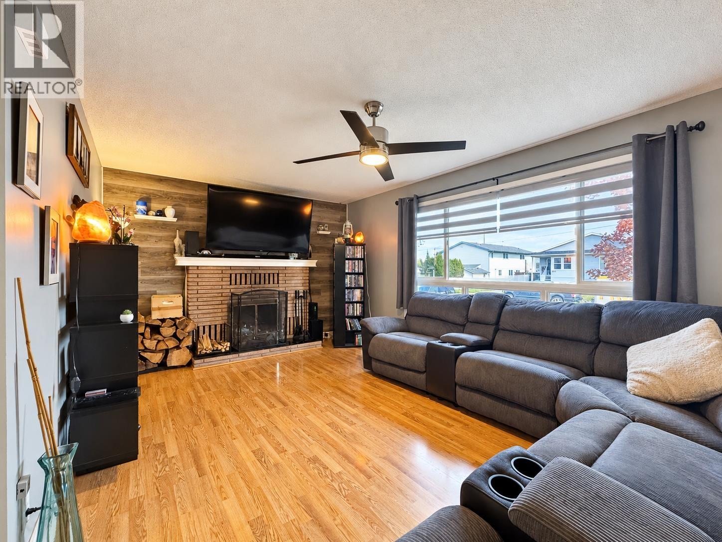 4075 FOURTH AVENUE - 19