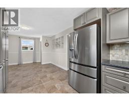 83 Renfrew, photo 10