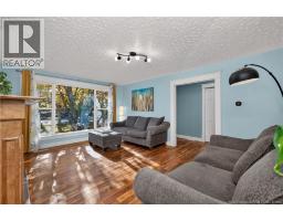 83 Renfrew, photo 13