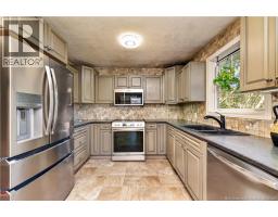 83 Renfrew, photo 3
