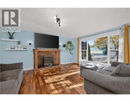 83 Renfrew, photo 12