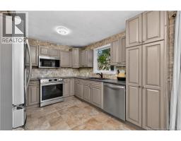 83 Renfrew, photo 9