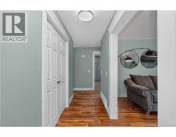 83 Renfrew, photo 15