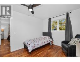 83 Renfrew, photo 21