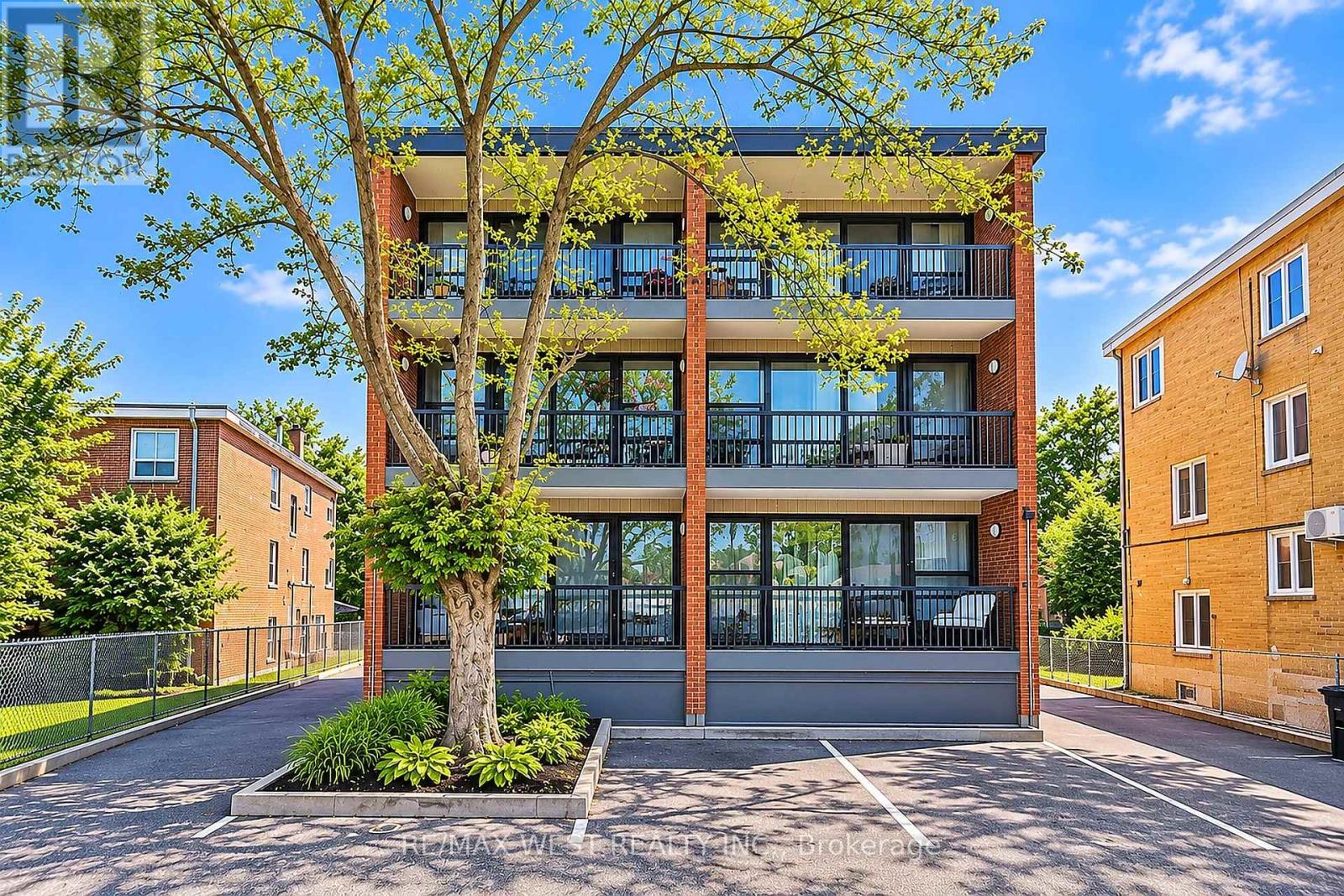 101 - 291 SCARLETT ROAD, Toronto (Rockcliffe-Smythe)