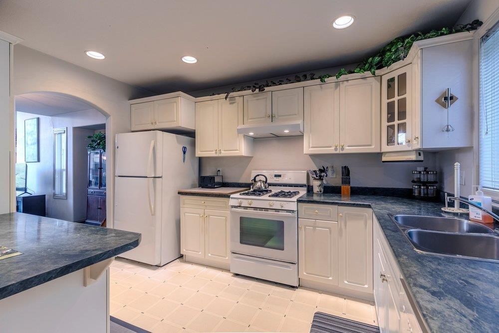 Photo of 223 BALSAM AVENUE, Harrison Hot Springs 11