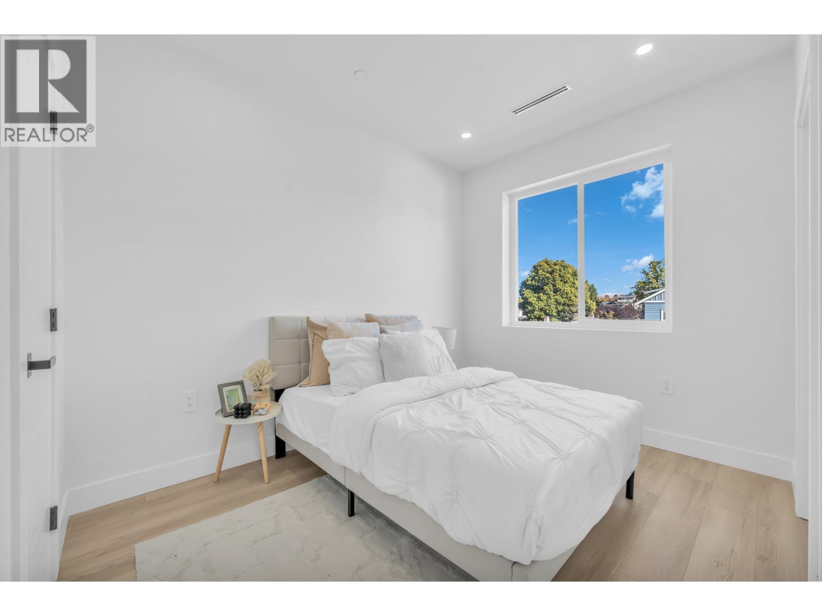 Photo of 2 4587 KNIGHT STREET 17