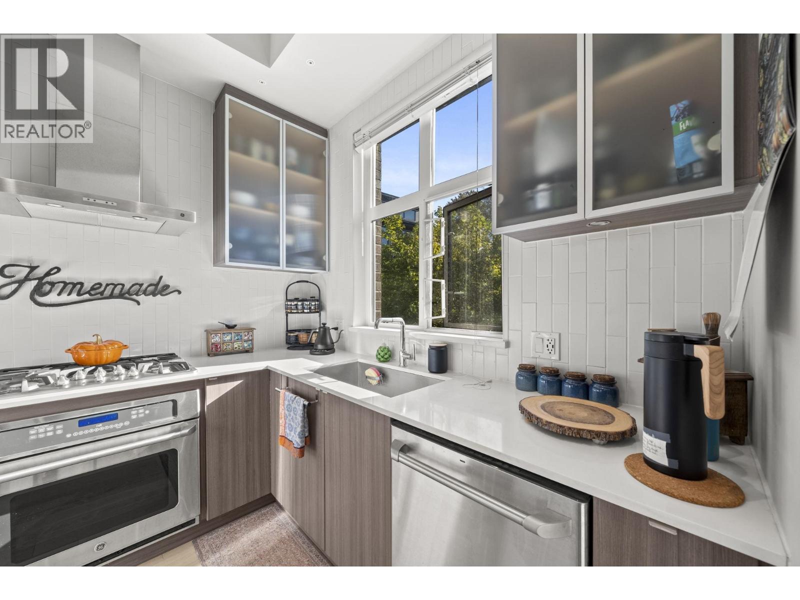 Photo of 206 262 SALTER STREET 12