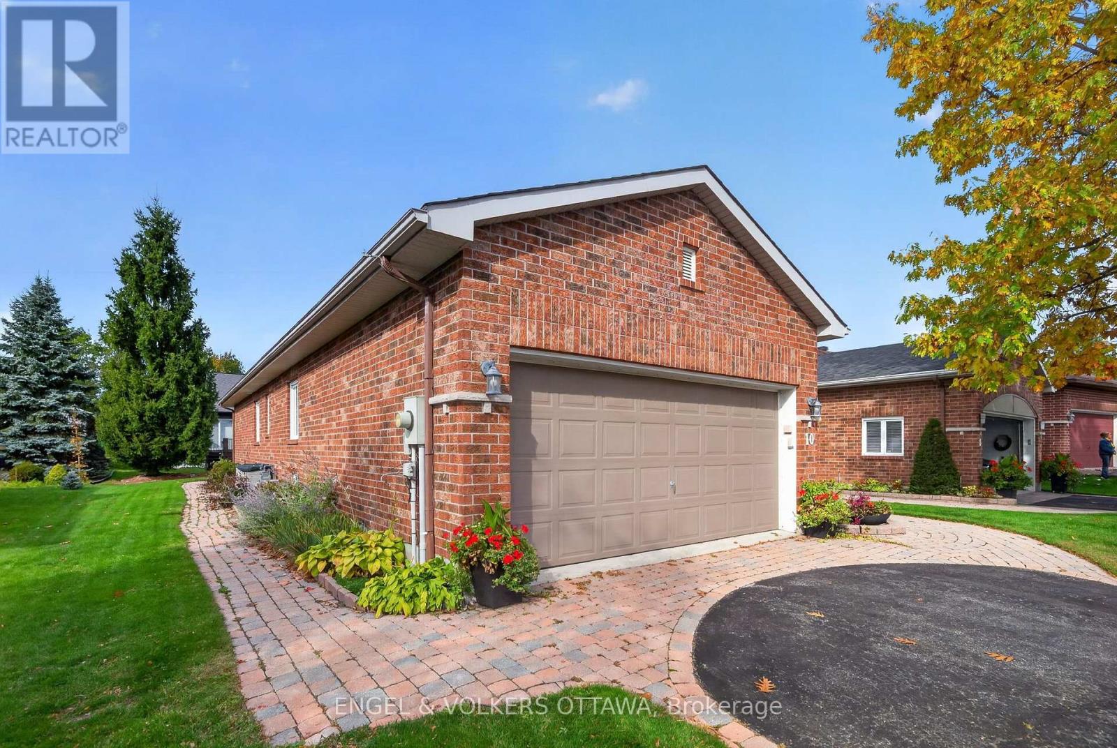 10 WATERTHRUSH CRESCENT - 36