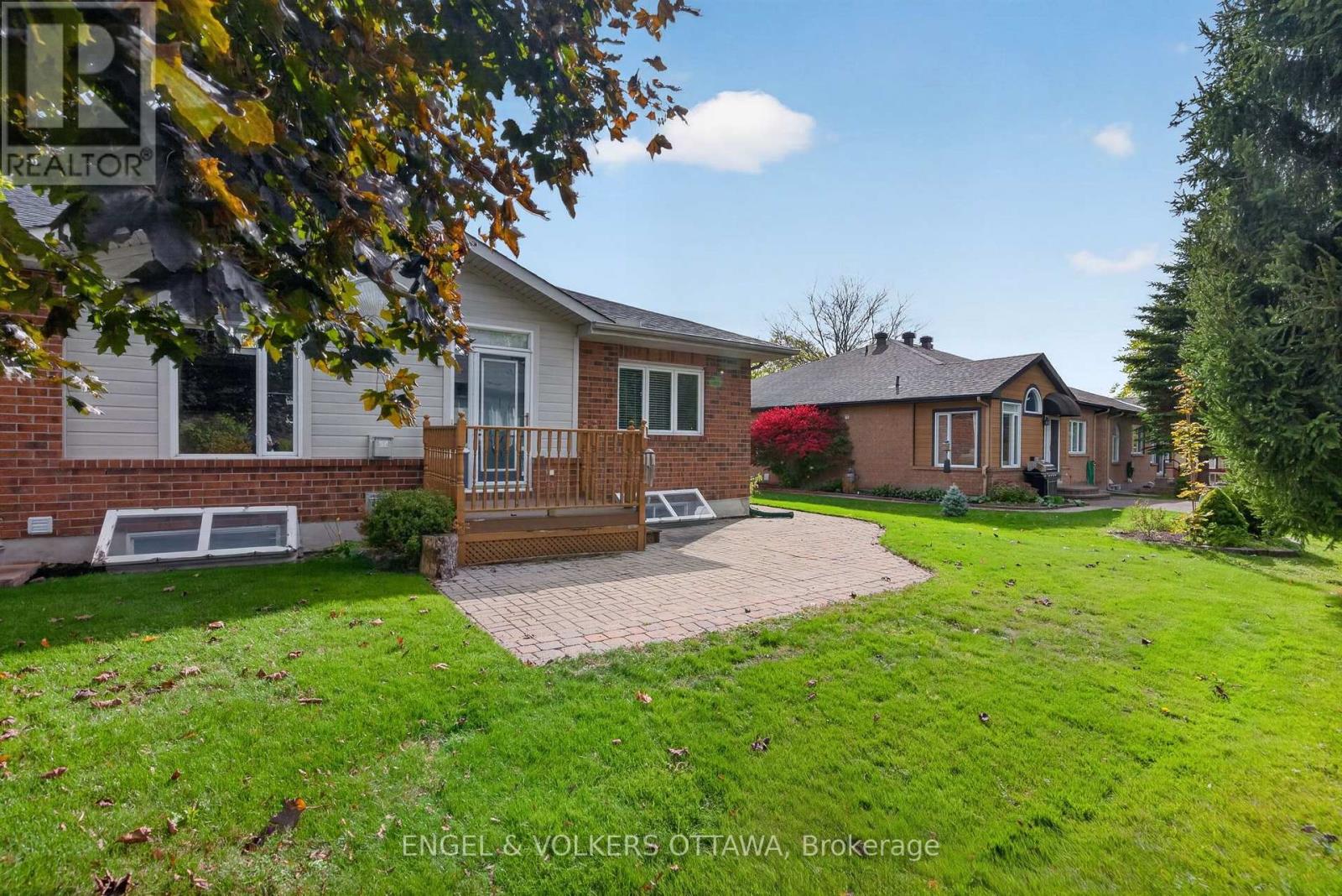10 WATERTHRUSH CRESCENT - 37