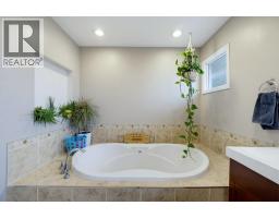 1910 30 Street Se, Salmon Arm, BC V1E2E6 Photo 36