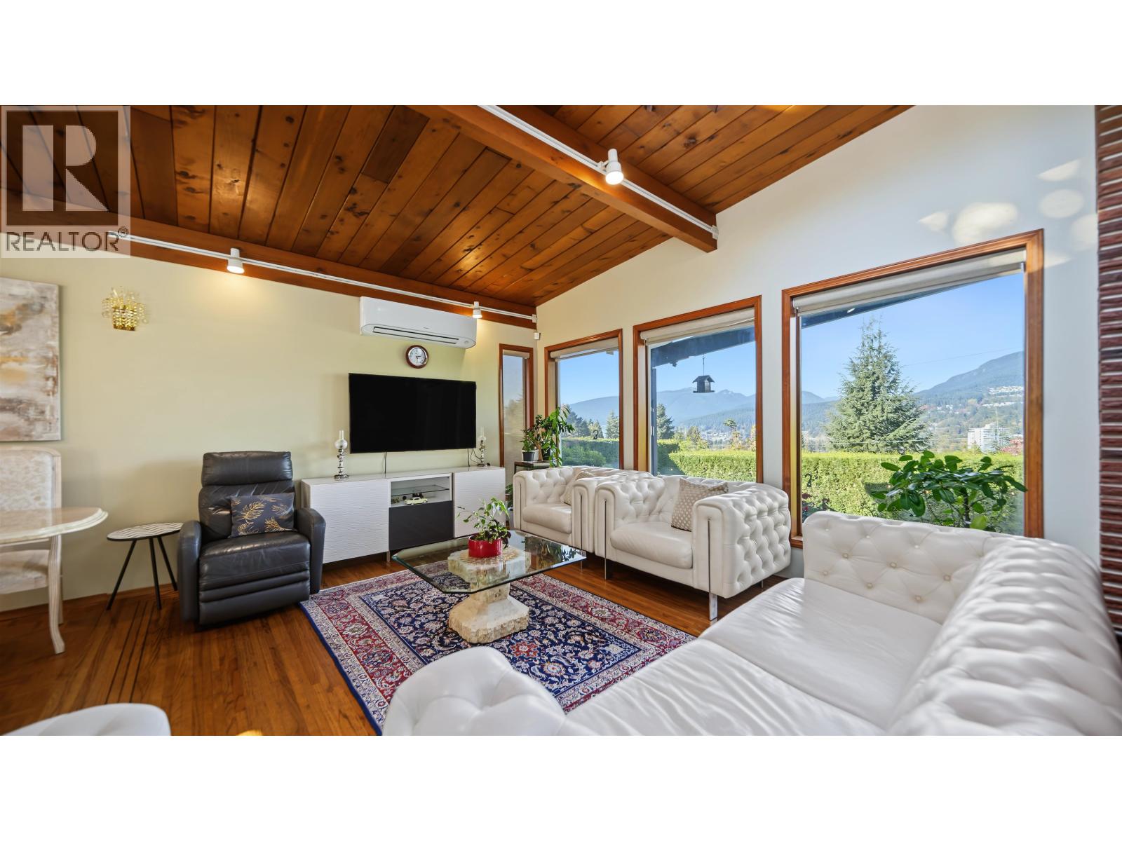 Photo of 2206 PINECREST AVENUE 3
