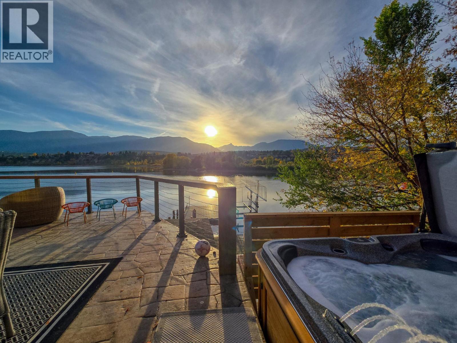 449 LAKEVIEW Place - 3