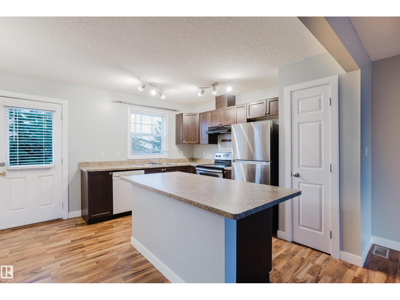 Property photograph 10 for MLS E4513002