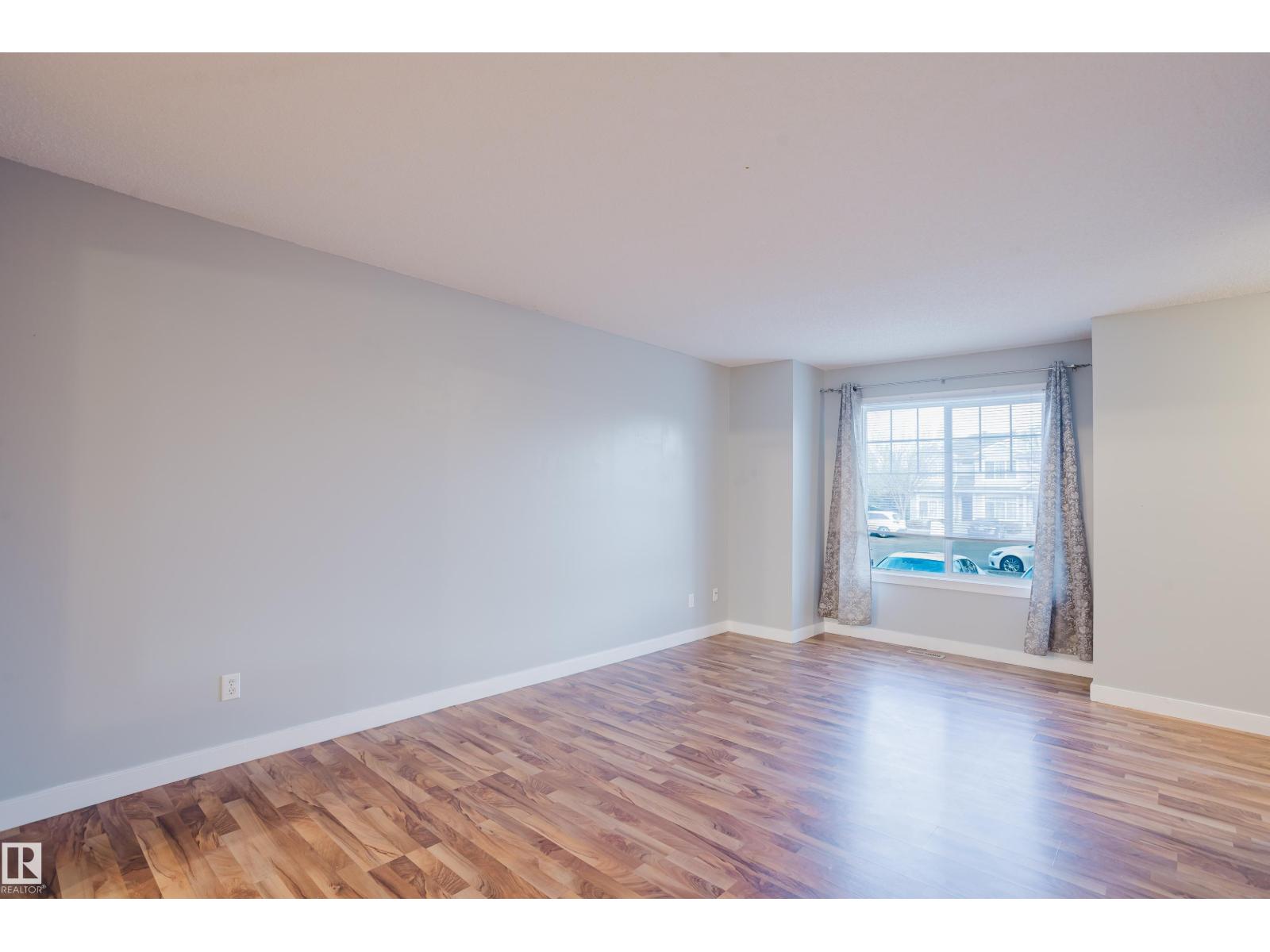 Property photograph 8 for MLS E4513002