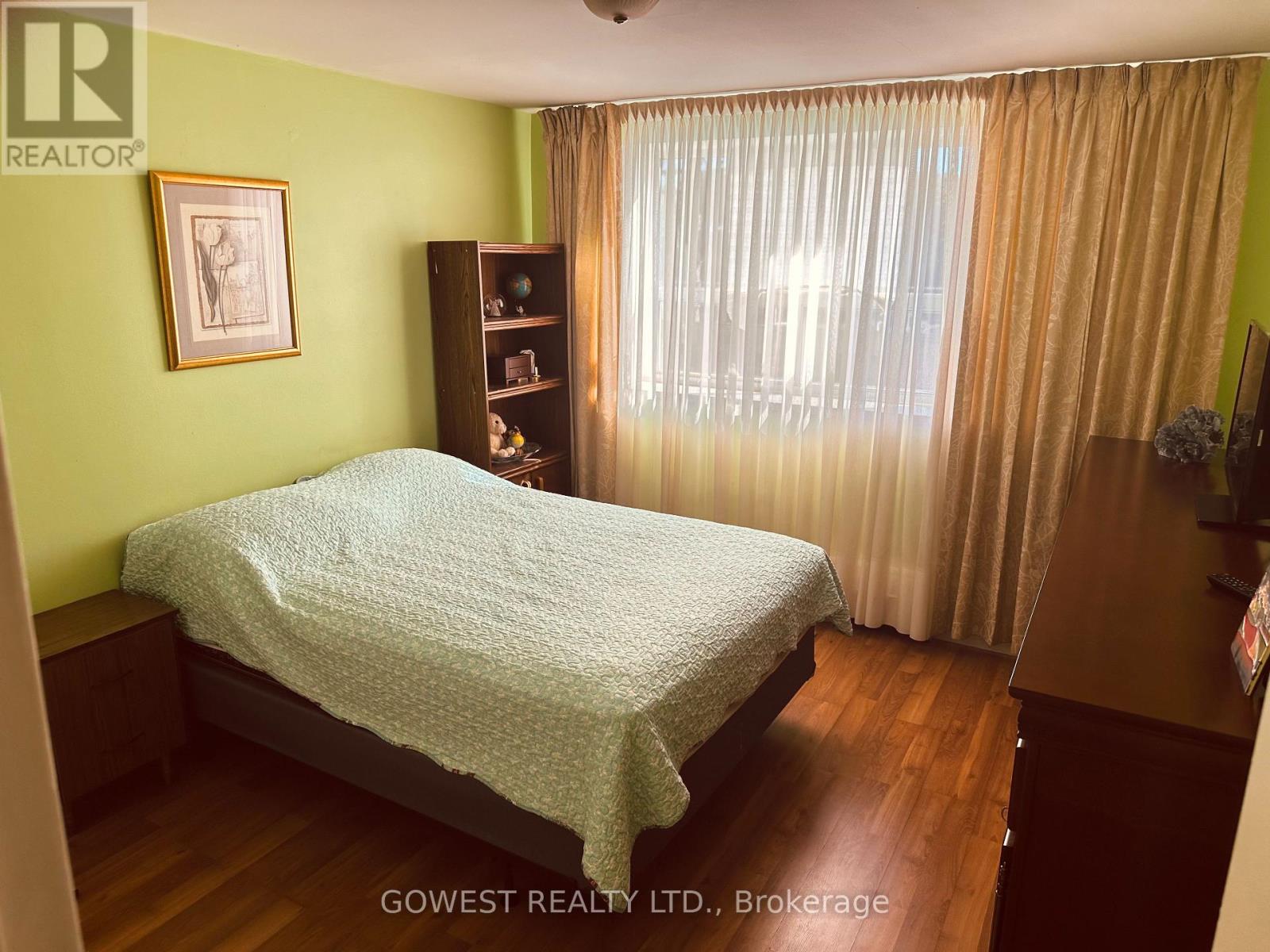 #105 11 FONTENAY COURT - 12