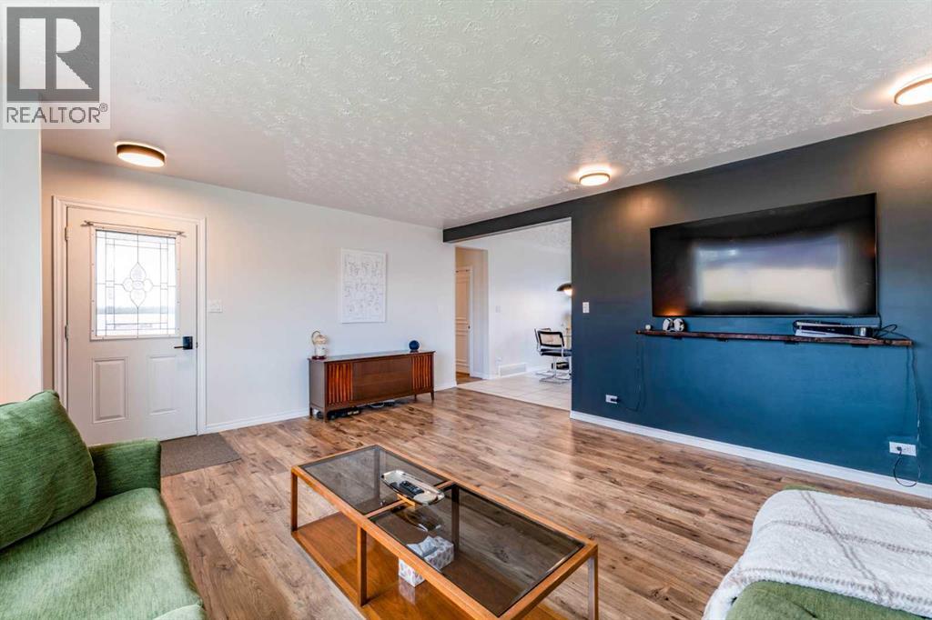 972 Poplar Avenue, Pincher Creek — photo 3