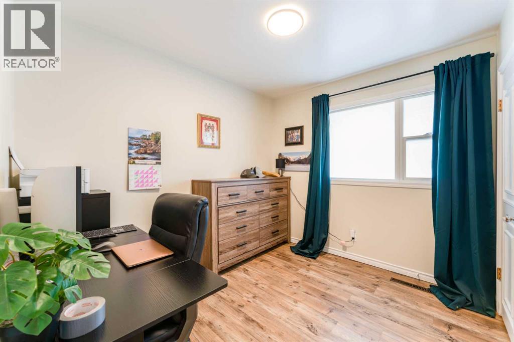972 Poplar Avenue, Pincher Creek — photo 10