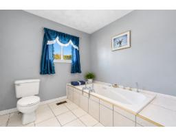 792 Rue Centrale, Bryson, QC J0X1H0 Photo 9