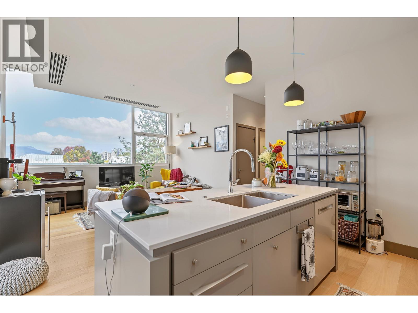 Photo of 401 1510 W 6TH AVENUE 10