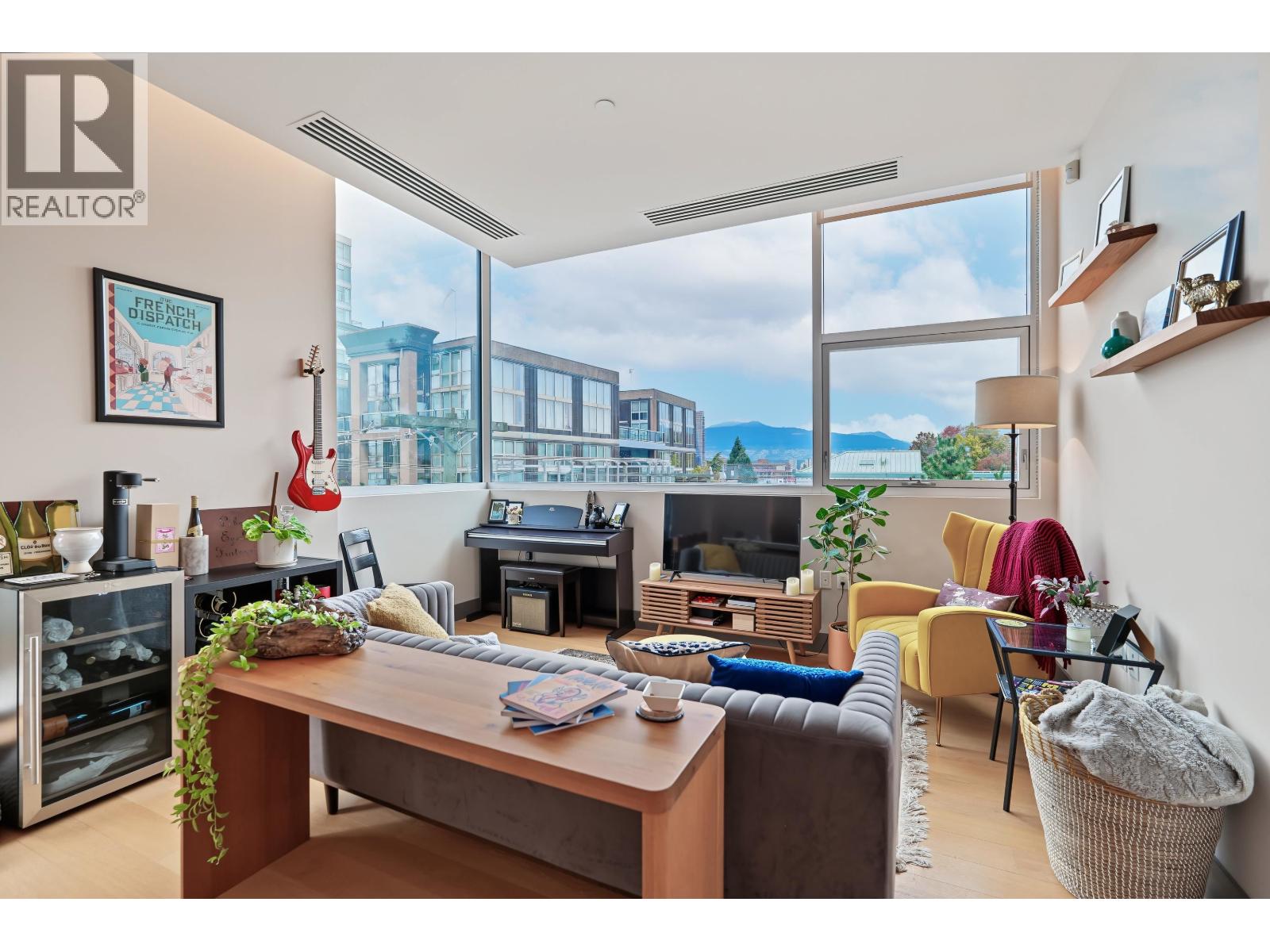 401 1510 W 6TH AVENUE — photo 2