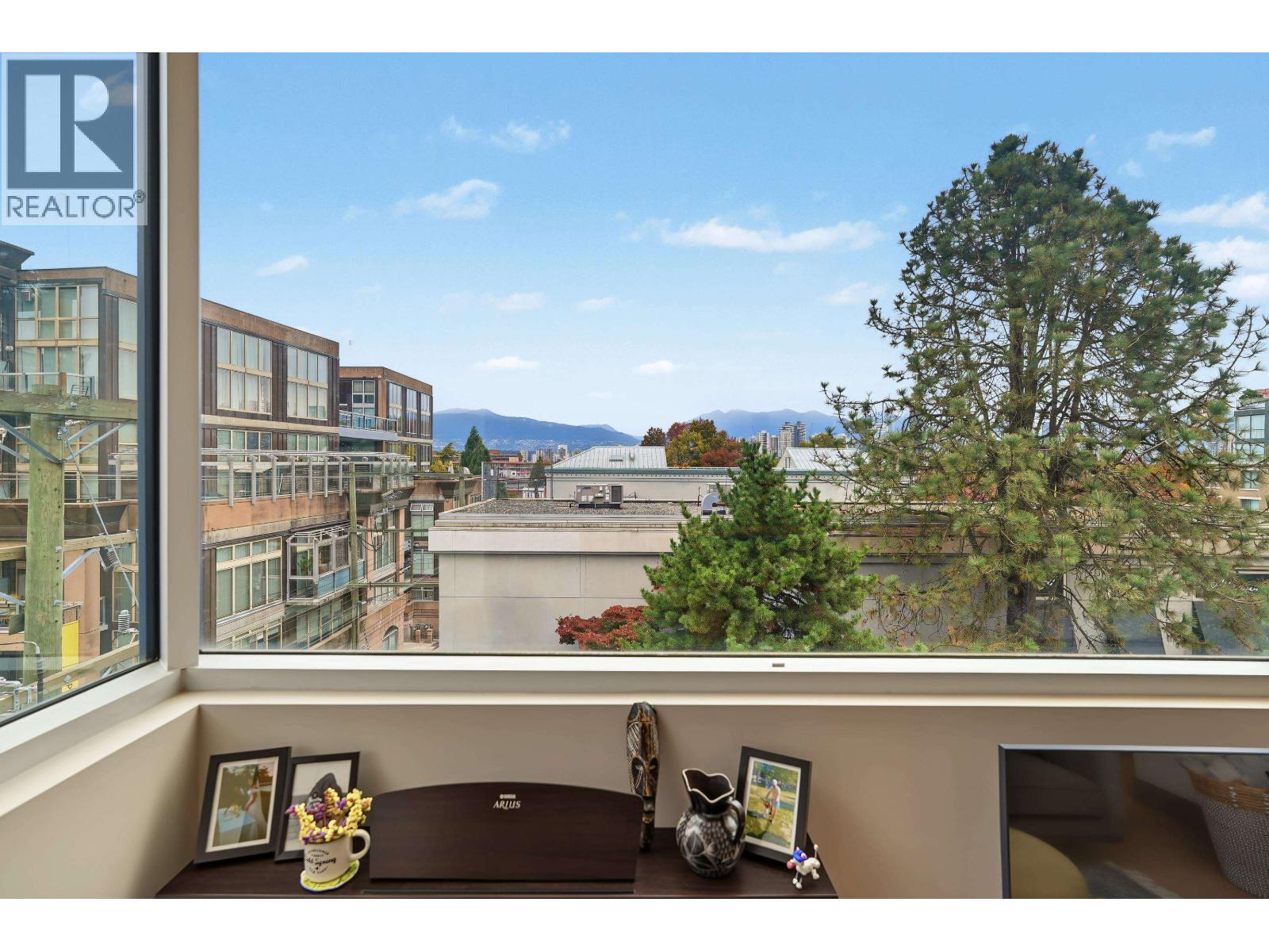 Photo of 401 1510 W 6TH AVENUE 17