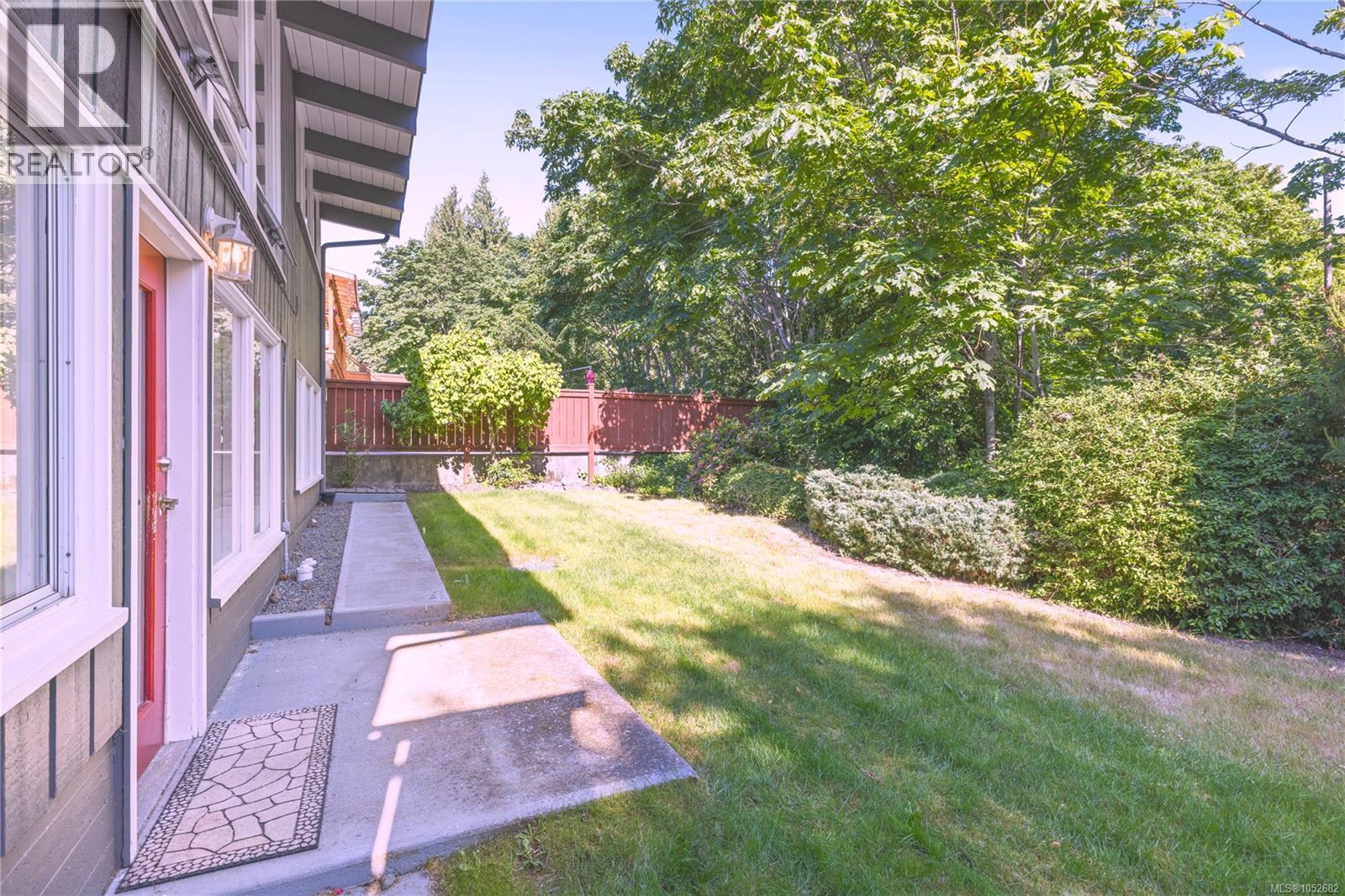 830 Beach Dr - 40
