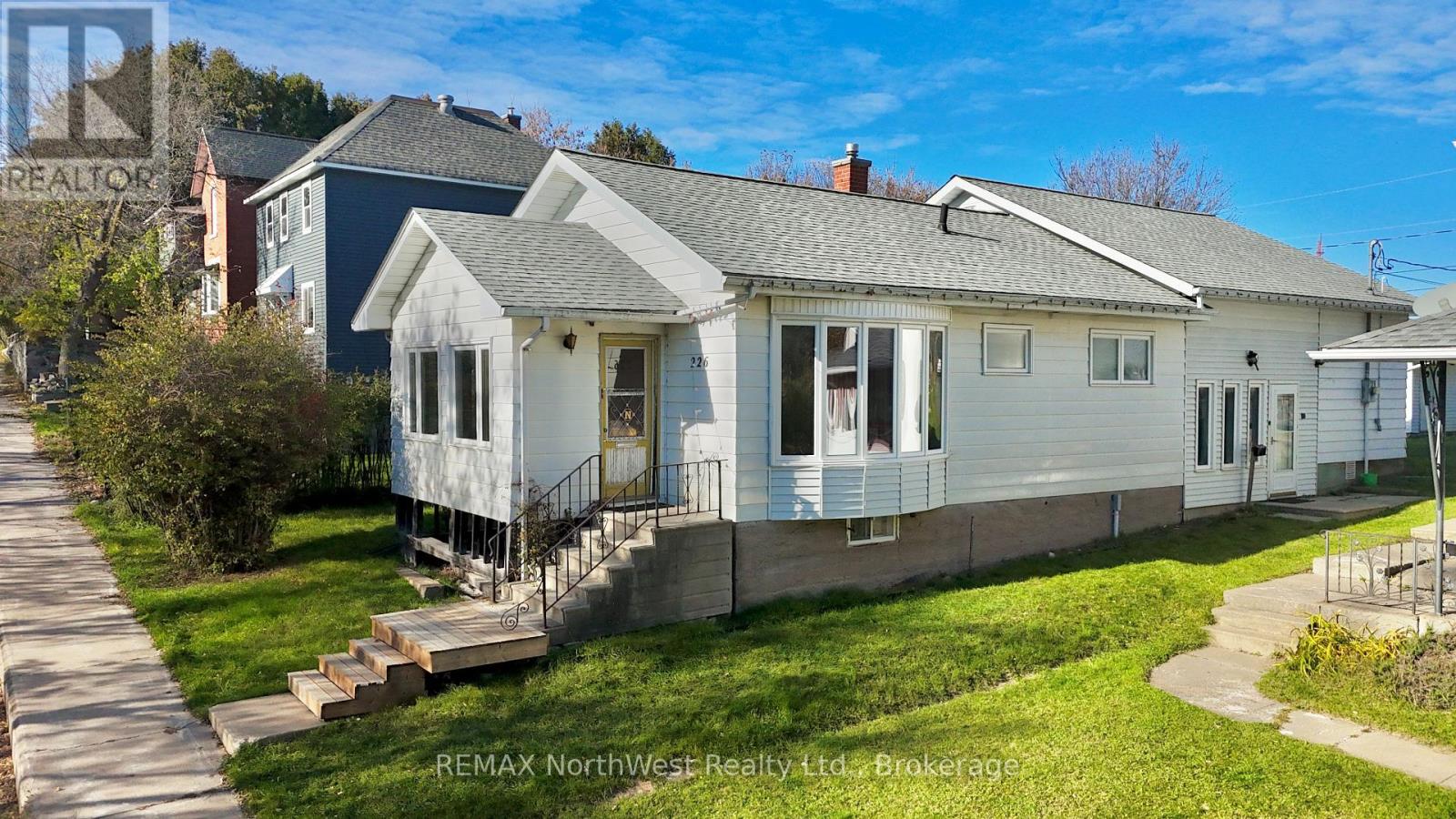 226 FOURTH STREET N, Kenora (North End) — photo 2