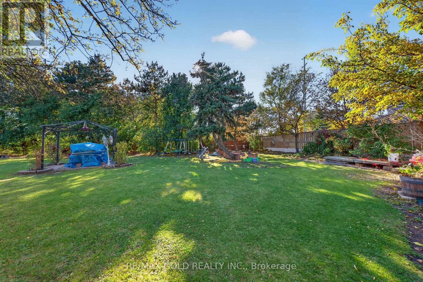 8 EASTON PLACE - 38