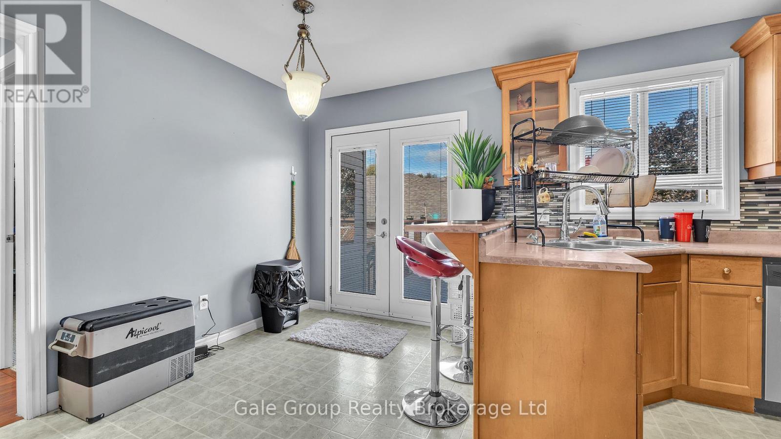 470 MARCONI BOULEVARD, London East (East I) — photo 9