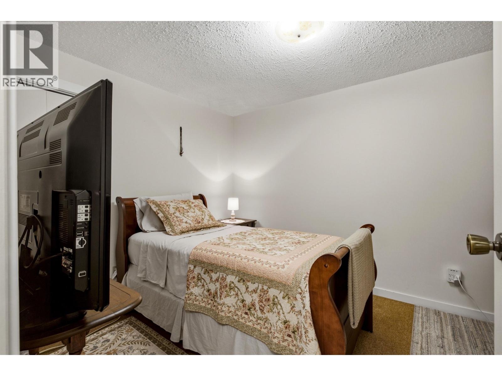 754 ROBERTS DRIVE - 22