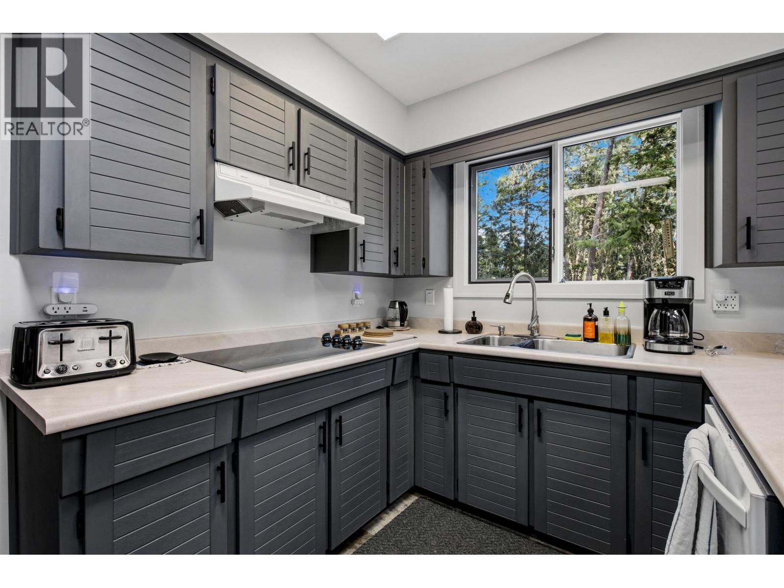 754 ROBERTS DRIVE - 4
