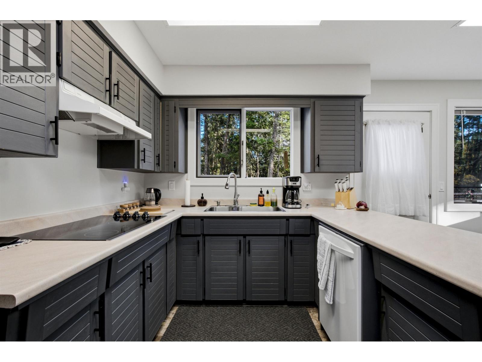 754 ROBERTS DRIVE - 5